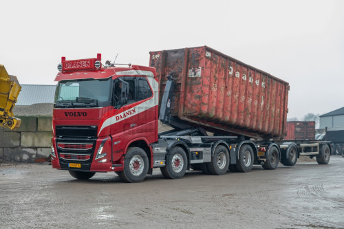 Volvo FH16-750 8x4WS 06